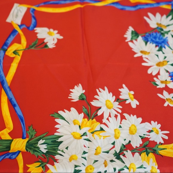 Gucci Floral Women’s Silk Scarf - Picture 3 of 5
